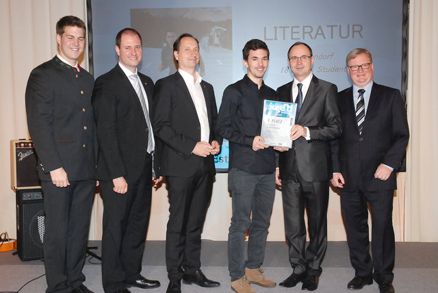 Platz für Konstantin Schmidtbauer aus Zemendorf. Mit LHStv. Franz Steindl, LAbg. Christoph Wolf, LAbg. Christian Sagartz, LAbg. Günter Kovacs und Mag. Karl Wessely (Esterhazy Privatstiftung) | Foto: Ribarits