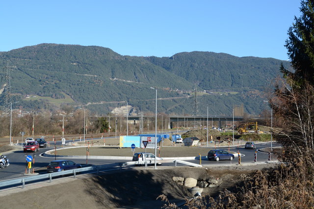 Neuer Eingang Pfaffenhofen-WEST: Der Kreisverkehr und die Gewerbegründe dahinter werden im neuen Jahr gestaltet.