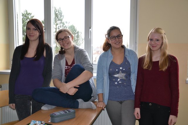 Machen gerade Pause (v. li.): Verena Mader, Sophie Dangl, Dajana Radic und Julia Löscher aus der 2AK