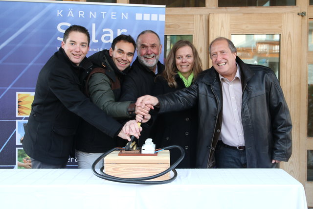 Michael Jaindl, Christian Garz, Bürgermeister Johann Weichlser,  VS-Direktorin Monika Klocker, Landesrat Rolf Holub | Foto: KK