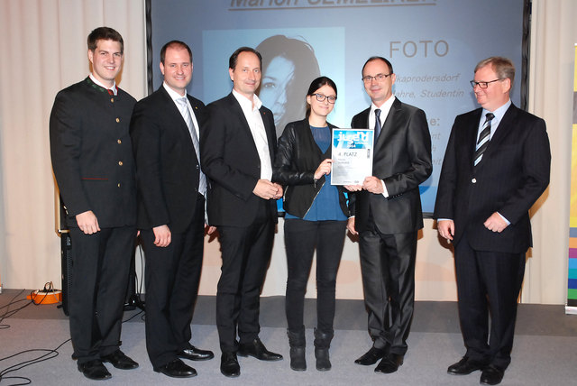 LAbg. Christoph Wolf, LAbg. Christian Sagartz, LAbg. Günter Kovacs, Marion Semeliker, LHStv. Franz Steindl und Mag. Karl Wessely (Esterhazy Privatstiftung) bei der Preisverleihung. | Foto: JUKU