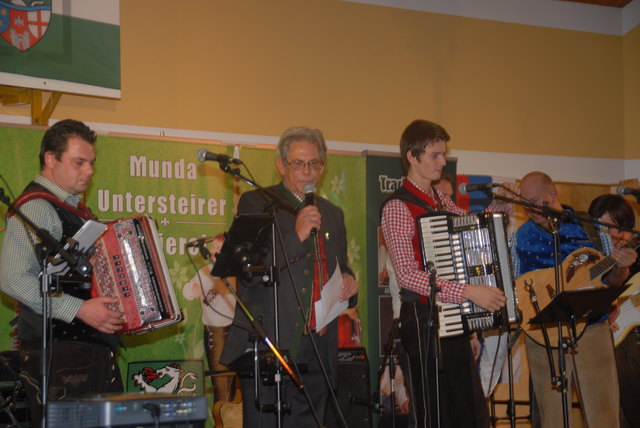 Durch das musikalische Programm sorgte Manfred Spirk beim Oberkrainerabend in Nestelbach im Ilztal