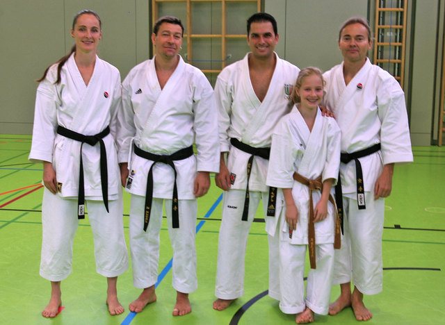 Luca Valdesi (3. v.l.) mit den Gleisdorfer Karateka.