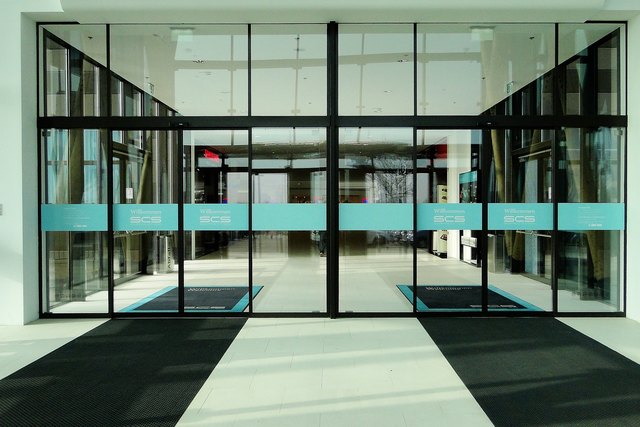 Im Windfang zum Zugang