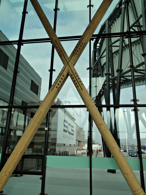 Holz und Metall verbinden