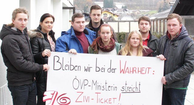 SJ und JG fordern gemeinsam mit Nationalrätin Daniela Holzinger eine Gleichbehandlung von Zivis und Grundwehrdienern. | Foto: JG