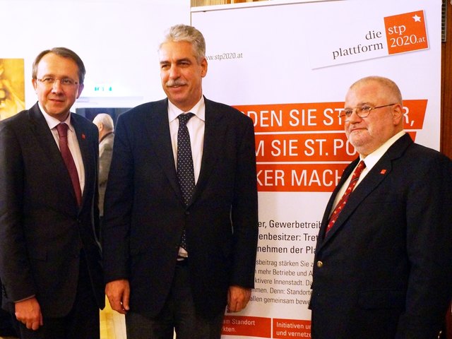 Bürgermeister Mag. Matthias Stadler mit Finanzminister Dr. Hans Jörg Schelling und Dr. Josef Wildburger beim Trendforum der Plattform St. Pölten 2020. | Foto: Dürr