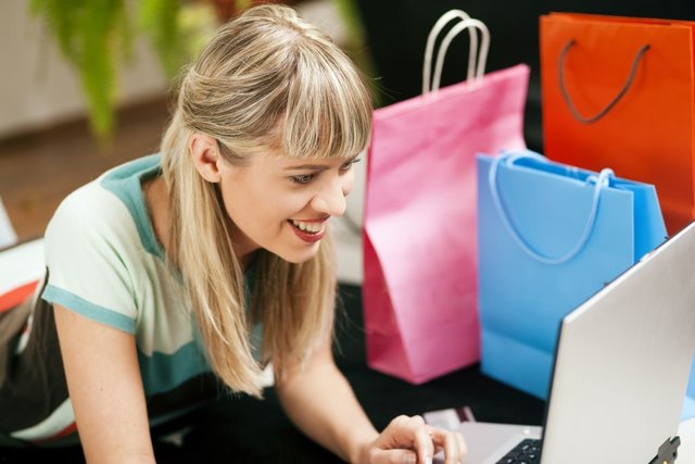 Online-Shopping: bequem und praktisch von zuhause aus | Foto: kzenon / clipdealer.de