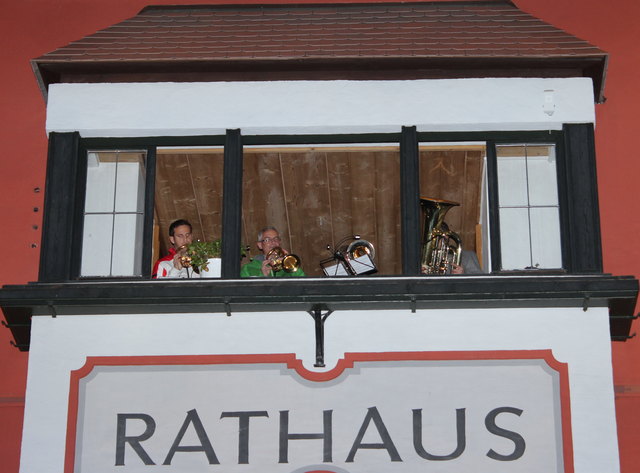 Bläserquartett am Rathausbalkon.