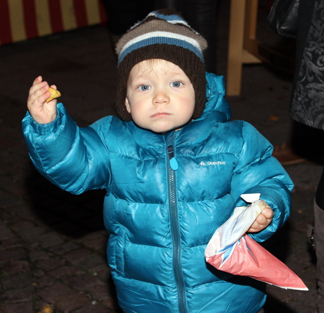Jonathan mit gerösteten Kartoffelspiralen.