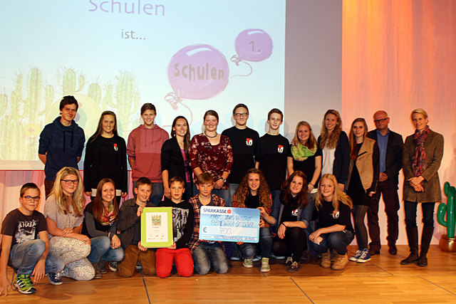 Peermediationsteam des BORG Radstadt mit Mitter (akzente Salzburg), und Schneider (Junge Industrie). | Foto: kija