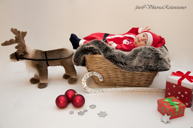 Frohe Weihnachten wünscht die kleine Mariella!