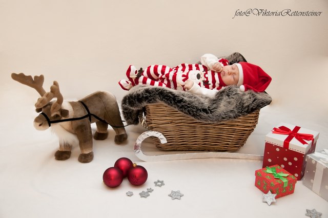 Frohe Weihnachten wünscht die kleine Mariella!