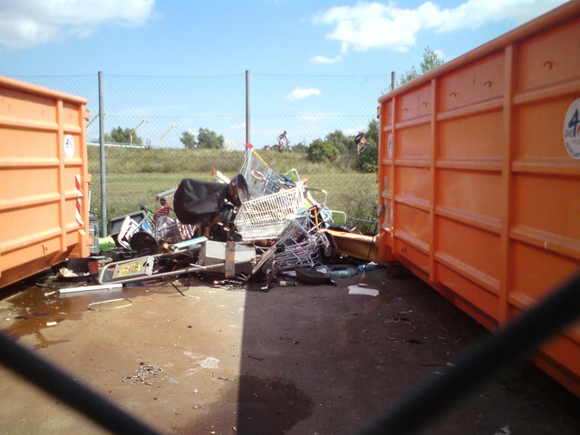 Inselmüll-Sammelstelle Nordbrücke.