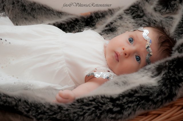 Leuchtende Kinderaugen unter dem Christbaum! die kleine Mariella aus Ybbsitz