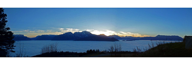 Der Blick schweift von Tennen- und Hagengebirge über das Göllmassiv, das Lattengebirge, den Watzmann bis zum Untersberg. Aufnahmestandort: Spumberg am Schlenken