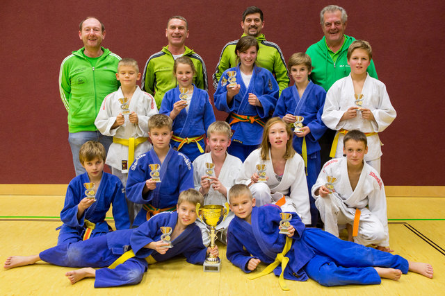 Schülermannschaft-Landesmeister mit Trainerteam und Funktionären | Foto: Sellner-Fotografie - ASKÖ Reichraming JUDO