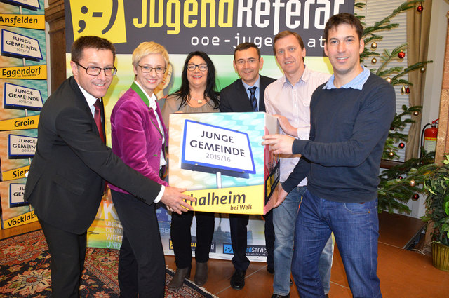 v. l. Vizebürgermeister Ing. Klaus Mitterhauser, Landesrätin Mag. Doris Hummer, GR Monika Breitwieser, GR Mag. Markus Niemetz, GR Christian Gumpoltsberger und Jugendreferent GVM Andreas Gatterbauer bei der Preisverleihung im Landhaus am 29.11.2014.