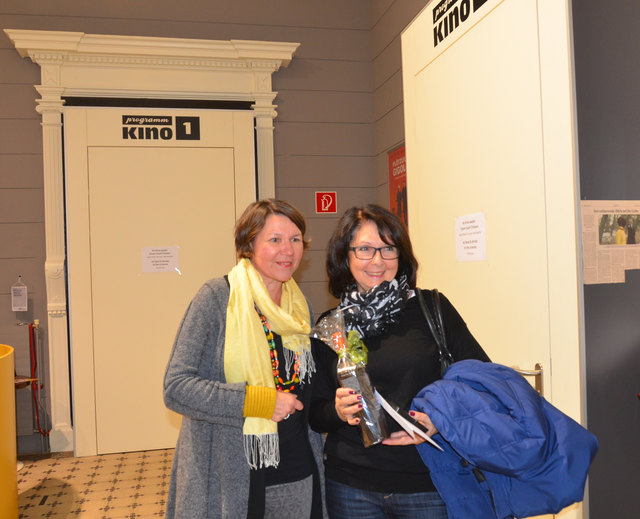 Johanna Meyer und die 50000. Besucherin Ulrike Krenmair. | Foto: Programmkino Wels