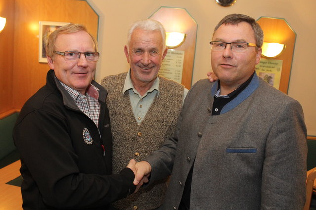 Neuer Obmann Werner Cizek, Präs. Michael Backhausen, scheidend. Obmann Christian Skoll.