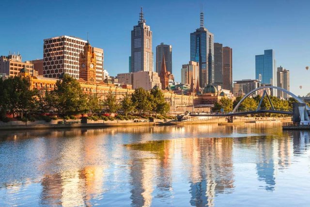 Sonnenaufgang in Melbourne am Yarra River.