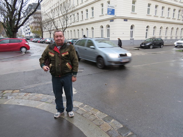 Gerhard Neubursky leidet unter dem starken Verkehrsaufkommen in der ruhigen Schönn- und Hillergasse.