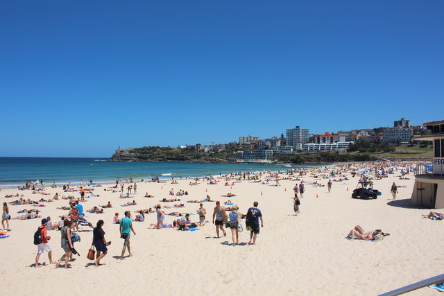 Besuch des "Bondi Beach", ist einer der berühmtesten Badestrände und einer der bekanntesten Surfpots der Welt. Er liegt 7 Kilometer östlich von Sydney.