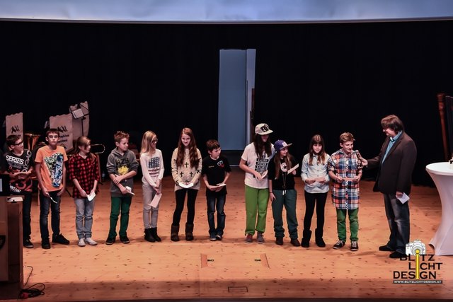Die Kinder wurden auf der Bühne befragt, was sie sich von den Erwachsenen wünschen