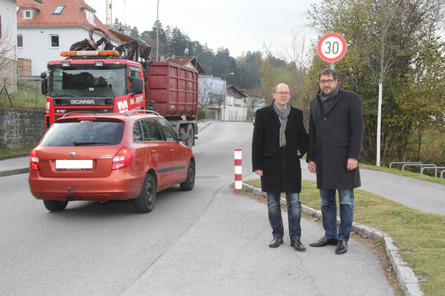 Fordern Tempo in der Umsetzung von Maßnahmen zur Geschwindigkeitsreduktion in Amras: Wolfgang Ullmann und Franz Gruber | Foto: VP