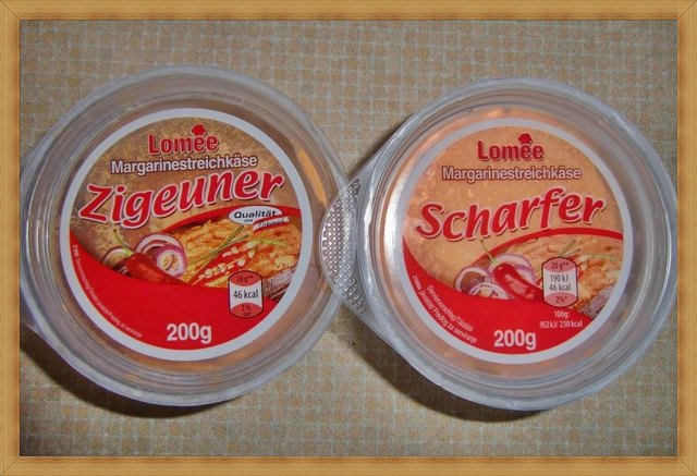 Meine Freundin hatte noch eine alte leere Packung. Jetzt klingt es sicher besser, wenn beim Verkäufer mit folgenden Worten bestellt wird: "Ich brauche noch einen Scharfen!" :)))