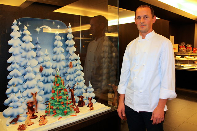 Nur Zucker und Marzipan: Bei Vinzenz Bäuerle entstehen Kunstwerke wie dieser Weihnachtswald aus natürlichen Zutaten