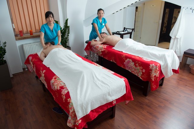 Das Angebot reicht von östlichen Behandlungen wie chinesischen Massagen über klassischen Massagen bis hin zur Rücken-und Schultermassage. | Foto: Sino Spa