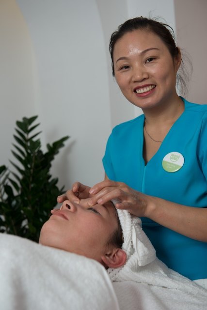 Es werden Massagen, Wohlfühlpakete, Anti-Cellulite Körperwickel und Gesichtsmassagen mit hochwertigen Naturprodukten aus Österreich angeboten. | Foto: Sino Spa
