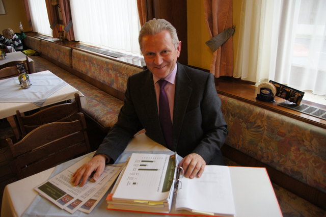 Bürgermeister Hubert Meisl besucht seit Mai 2014 jeden Haushalt seiner Stadtgemeinde.