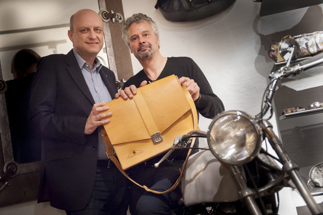 Bezirksvorsteher-Stellvertreter Robert Pschirer, Lederkünstler Harald Krassnig,
