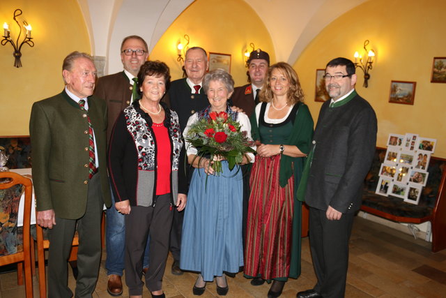 Franz Reiter, Bürgermeister Hermann Stockinger, Helga Wimmer, Gottfried und Hermine Post, Kommandant Peter Fellner, Vizebürgermeisterin Evelyn Schobesberger, Pfarrer Mag. Reinhold Stangl (v.l.n.r)