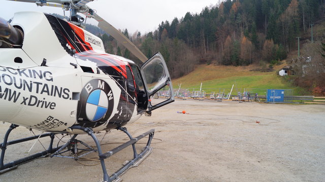 Improvisierte Landestelle am Liftparkplatz in Kufstein.