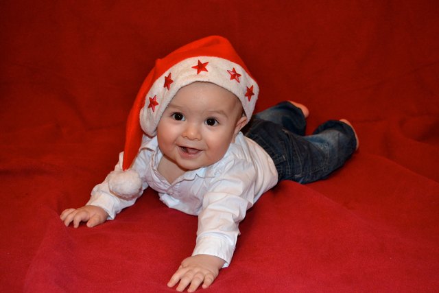 Nico (6 Monate) freut sich schon sehr auf sein 1. Weihnachtsfest (Foto: Christina Magerer, Mama von Nico)