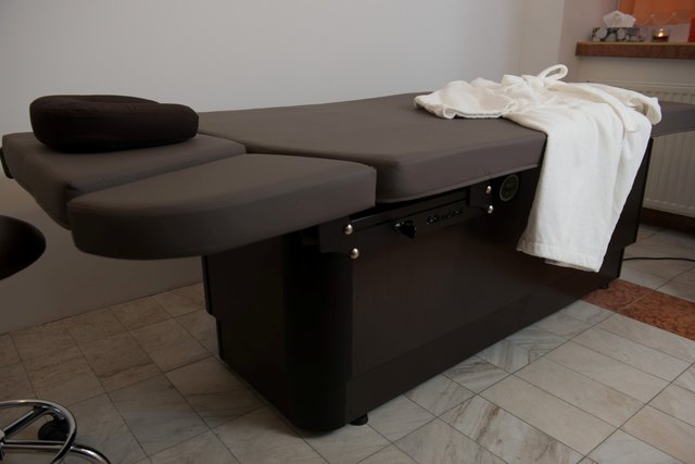 Moderne Wellnessliegen mit Thermoheizsystem, reine Naturprodukte aus den Alpen und erfahrene Hände erwarten Sie. | Foto: Sino Spa