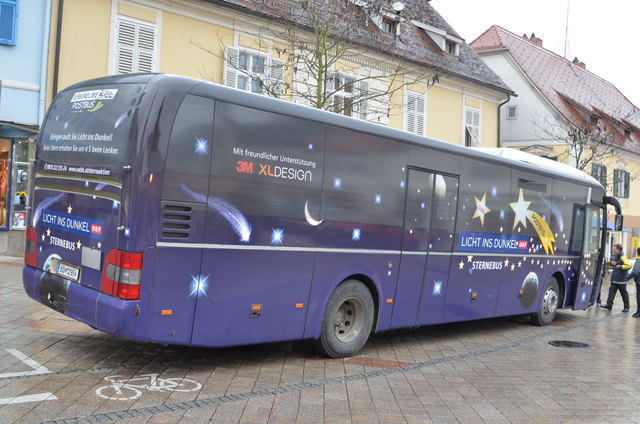 Mit einer Spende konnte man den Sternebus der ÖBB mit einen Stern bekleben.