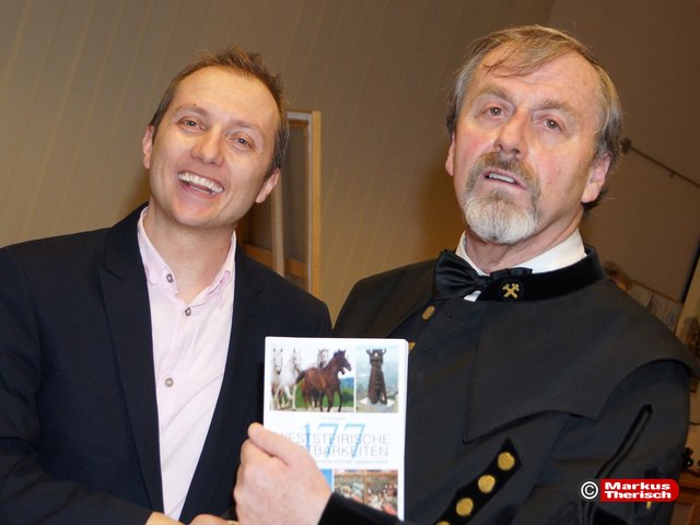 Fotograf Markus Therisch und Prof. Ernst Lasnik - Begeisterung bei Kurt Christof, Generalvikar Erich Linhardt, Bgm. Ernst Meixner, Evelyne Oswald von Voitsberg.com Stadtmarketing, Dr. Christian Raith, Dr. Elisabeth Nunner, Vertreter der Klinik Judendorf-Straßengel und KH der Elisabethinen Graz, Bgm. Helmut Linhart, DI Helmut Landsmann, Pfarre Voitsberg, Dechant Gerald Krempl, Bischof Wilhelm Krautwaschl uvm.