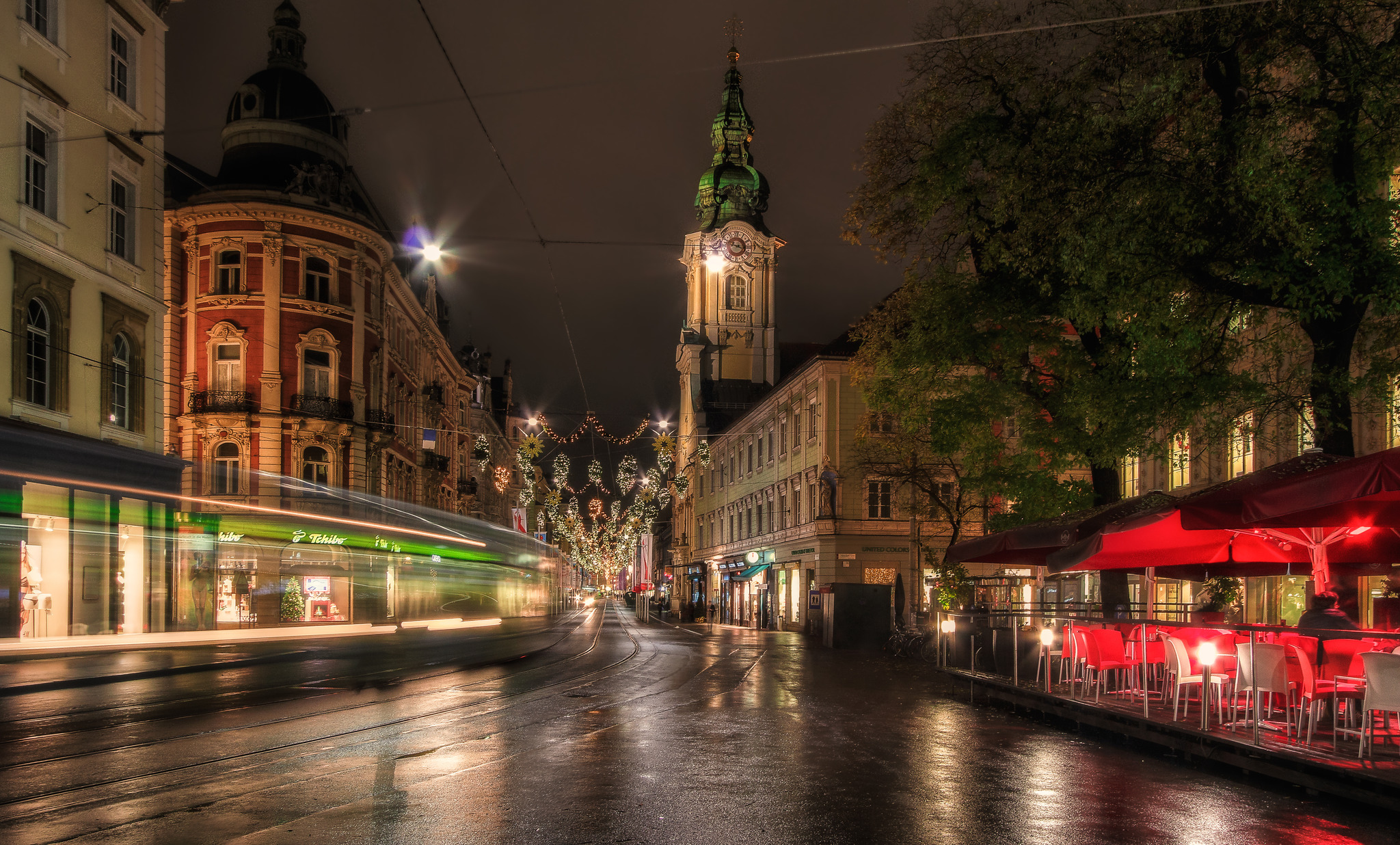 Wetter Weihnachten 2022 Graz Die Grazer Herrengasse weihnachtlich beleuchtet Graz