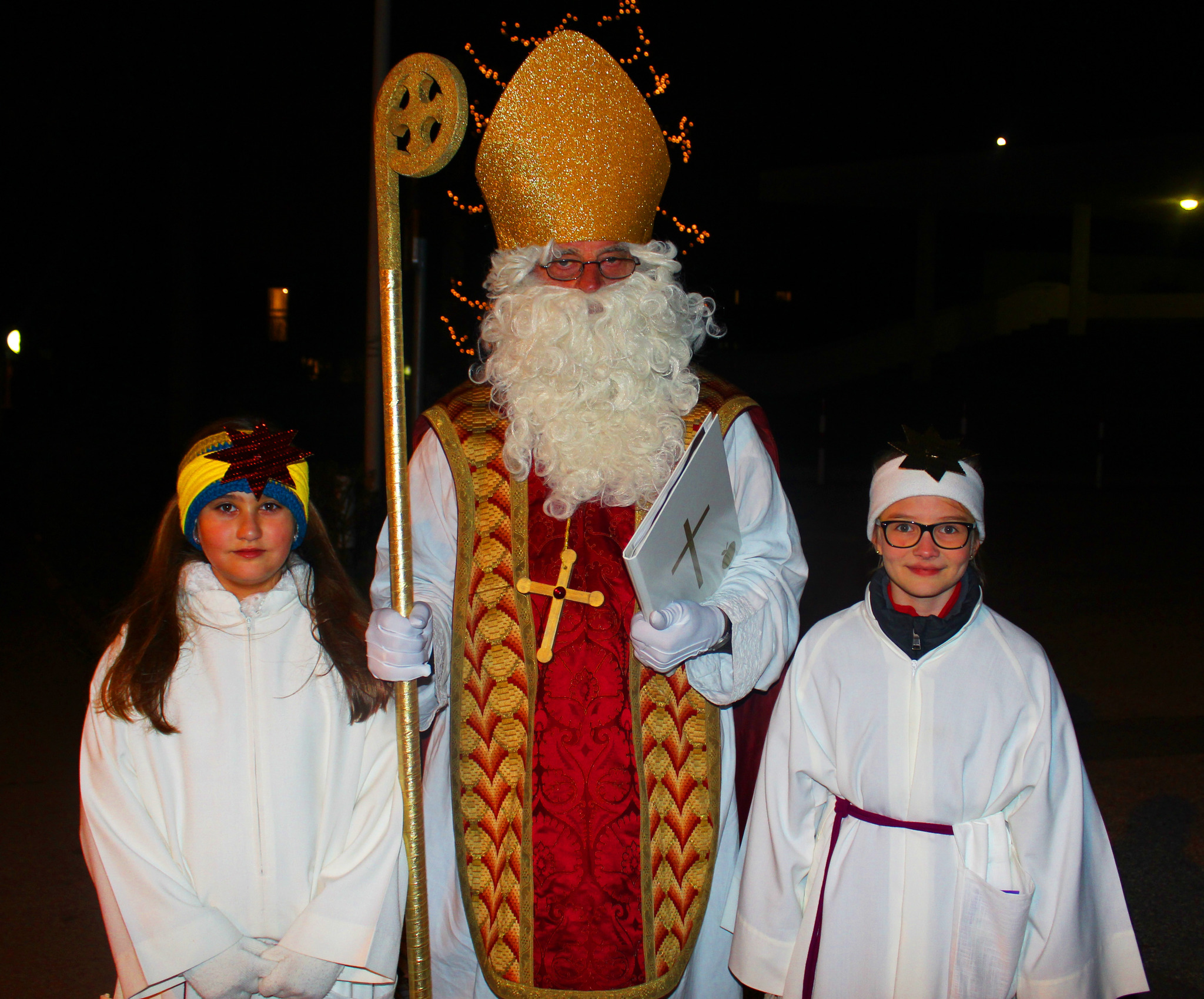 Nikolaus mit Begleitung in Hall gesichtet HallRum