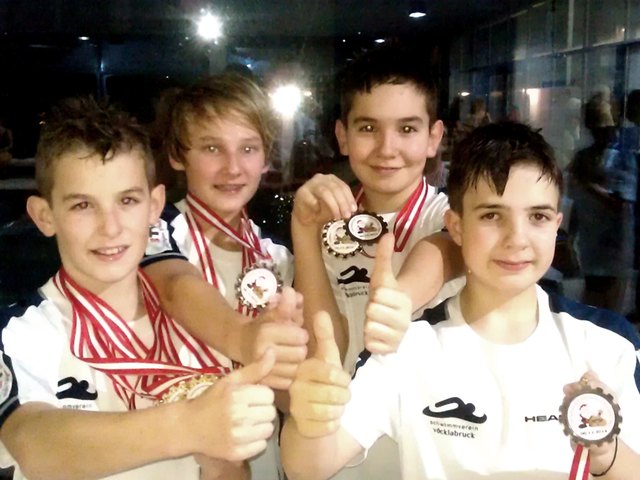 4 x 50 m Freistil- und Lagenstaffel in Steyr - Gold und Bronze für den SVV! - v. l. n. r.: Yorik Anzengruber, Paul Part, Mario Nikolic, Manuel Sageder