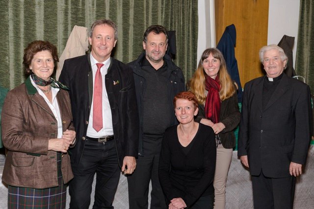 Christa Kulterer, Bürgermeister Ferdinand Hueter, Pfarrer Josef Allmaier, Anita Profunser, Pfarrer Rudolf Ortner | Foto: Unterguggenberger