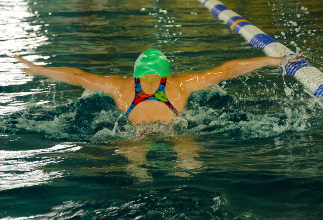 Lena Leitner schwimmt Delfin