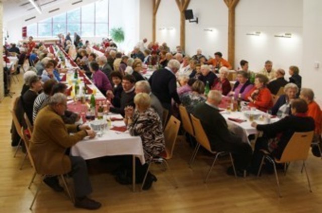 Die Altenweihnachtsfeier der Gemeinde Hornstein war mit knapp 200 Gästen gut besucht.