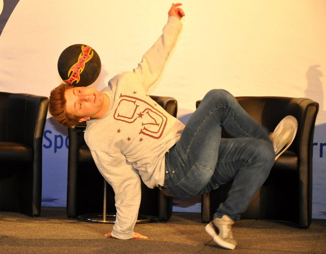 Freestyle-Kicker Martin Schopf präsentierte den Teilnehmern sein Können.