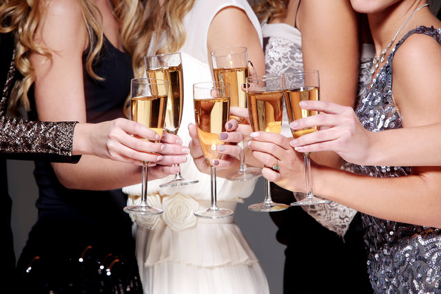 Wer mit den Musikern des ISO auf das neue Jahr anstoßen möchte, sollte Silvester in Mettmach feiern. | Foto: Yeko Photo Studio/Fotolia