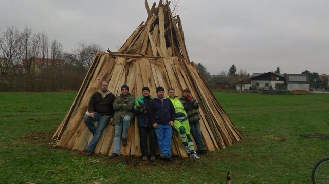 Für das erste Oberndorfer Wintersonnwendfeuer ist bereits alles vorbereitet. | Foto: privat